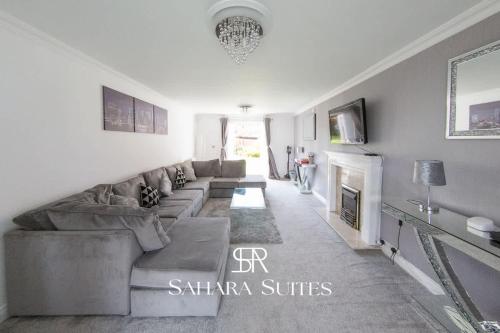 Et tv og/eller underholdning på Spacious 5BR Weekend Home in Cardiff - Garden & Parking