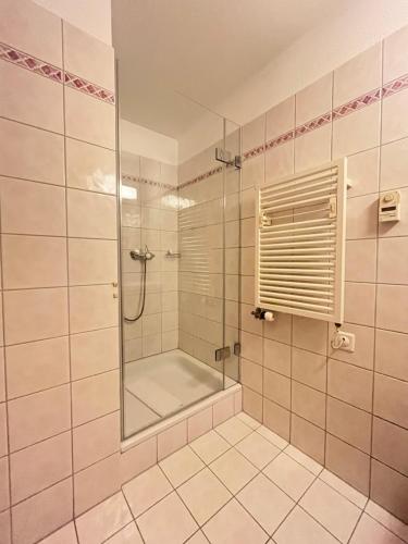 Phòng tắm tại Wunderstay Alpine 16 Chic Studio Central Location