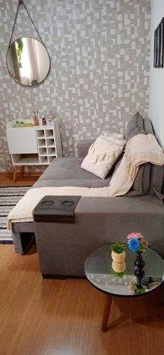 a bedroom with a bed and a table with a table sidx sidx sidx at Apartamento Próximo a Arena Pantanal in Cuiabá