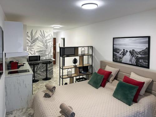 Beachfront Studio on Promenade des Anglais
