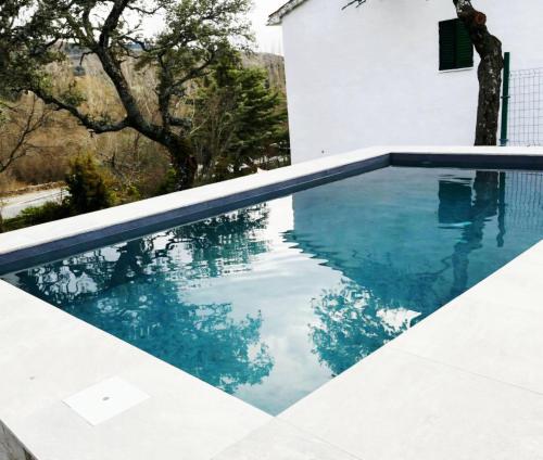Der Swimmingpool an oder in der Nähe von Casa cruce de los molinos