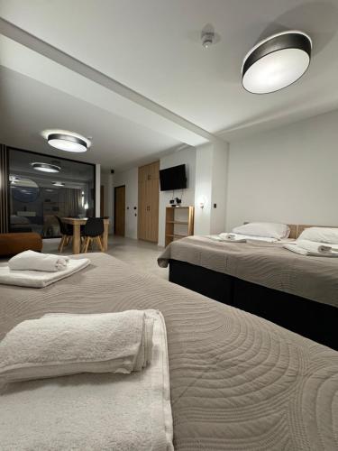 En eller flere senge i et værelse på Osicki Sport Resort