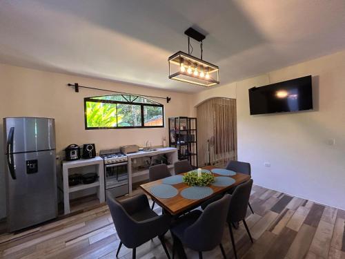 Een keuken of kitchenette bij Bungalows Malú