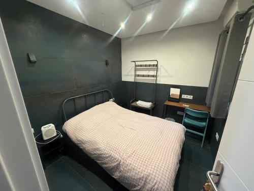 Postel nebo postele na pokoji v ubytování Practical room: Barcelona-Fira-Airport