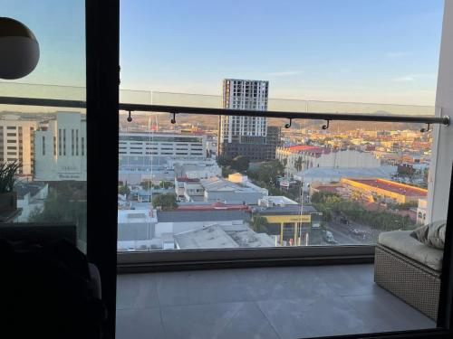 una vista di una città da una finestra di - Touristic Area 1 BR Avenida Revolucion a Tijuana