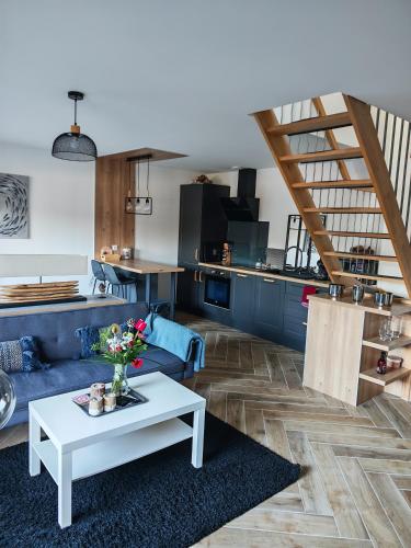 Nhà bếp/bếp nhỏ tại Nice little duplex house in Elancourt village