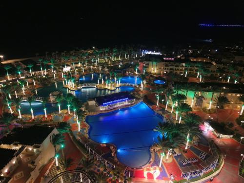 Et luftfoto af Sea Beach Edge By Rotana