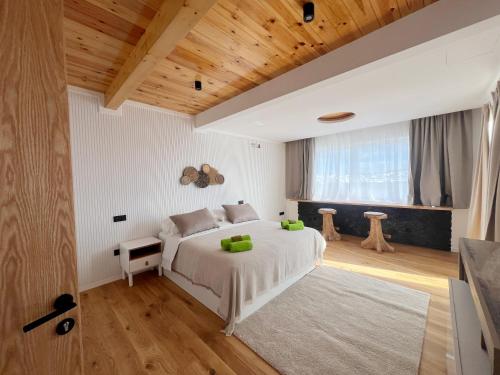 a bedroom with a bed and a wooden ceiling at Luxury Family Villa with Private Pool, Jacuzzi & Sauna in Tahiche