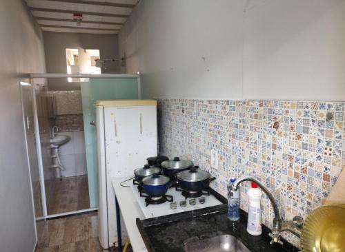 Køkken eller tekøkken på Kitnet em Cabo Frio 02