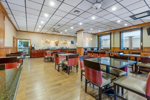 Nhà hàng/khu ăn uống khác tại Comfort Inn & Suites Triadelphia - Wheeling