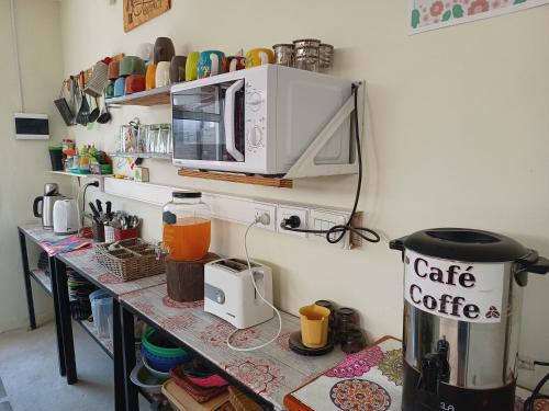 Sadržaji za pripremu kafe i čaja u objektu Ruca Kiñe Hostel