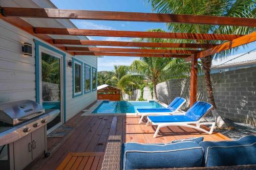 Villa Casa Familia with private pool - 5 min walk to West Bay beach