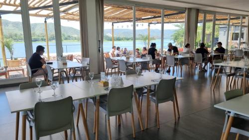 Restaurace v ubytování Departamento frente a lago Carlos Paz - Villa Siquiman - Complejo Veneto Village