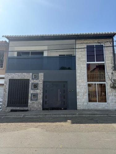 Tòa nhà nơi căn hộ tọa lạc