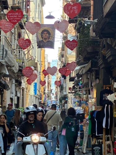 Gäste, die in der Unterkunft Domus Gazzara -Napoli Centro Storico übernachten