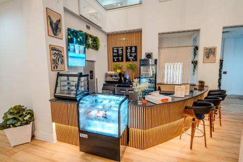 a room with a bar with a fish tank at Skyline Serenity City Views, Pool, Hot Tub & Gym in Fort Myers