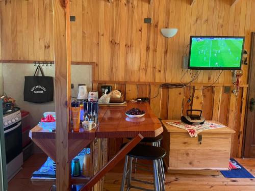 Et tv og/eller underholdning på Cabaña BANDURRIA