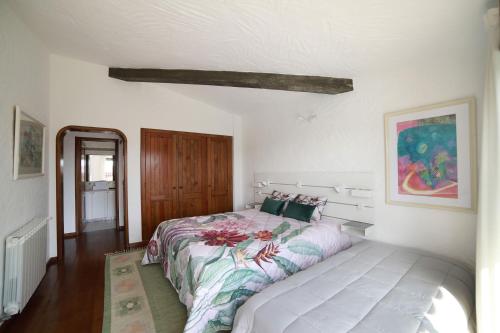 En eller flere senge i et værelse på Sítio Do Louro Villa