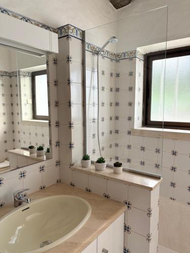 Et badeværelse på Sítio Do Louro Villa