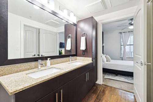 a bathroom with two sinks and a large mirror at Modern 2B Close to The Star Toyota HQ Legacy West in Frisco