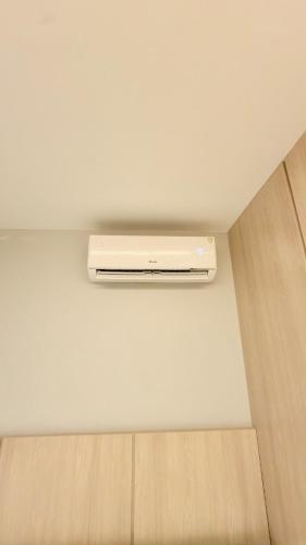 a air conditioner on a ceiling in a room at Flat Premium bairro nobre in Imperatriz