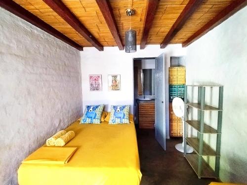 Giường trong phòng chung tại Casa Naranja