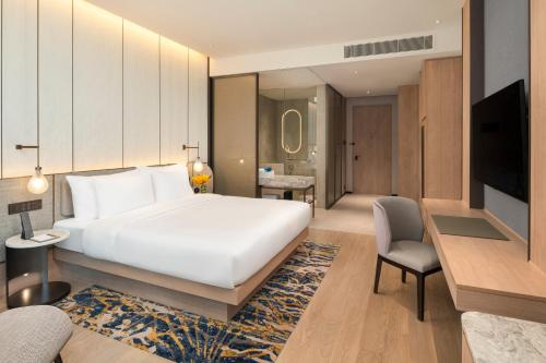 En eller flere senge i et værelse på Grand Nikko Bangkok Sathorn