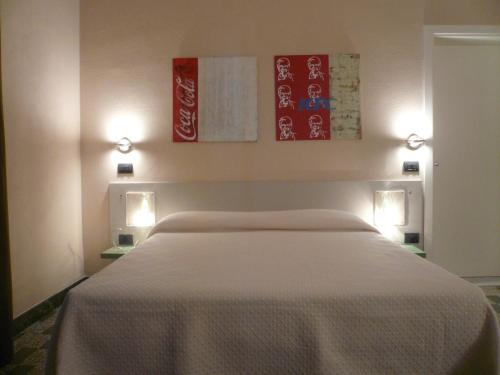 Uma cama ou camas num quarto em Lucca In Villa Elisa & Gentucca