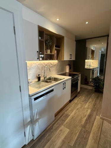 Køkken eller tekøkken på Wanaka 2 bedroom, walk to town