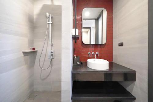 Et badeværelse på Edge Central Pattaya Seaview