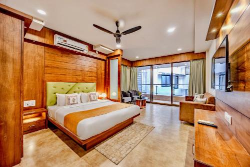 Postel nebo postele na pokoji v ubytování Casa Bliss- 3bhk Luxurious Villa with Private Pool Near Baga Beach