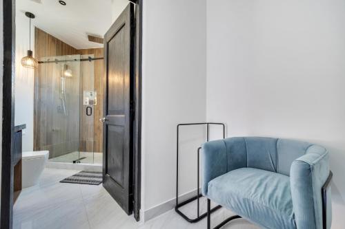 Et badeværelse på #Marbella Lane - Grand 5BR Oasis Villa Getaway