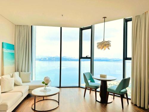 Et opholdsområde på SamSet Corner Seaview Studio A La Carte Ha Long Bay