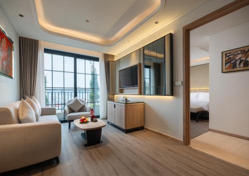 HOTEL du LAC SIGNATURE — Balcony/Terrace