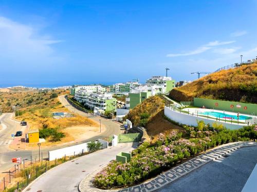 2 Bed Luxury Apartment - Sea views, Parking, Spa, 5 min to Beach next to Calanova Golf