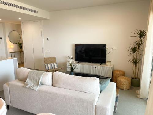 2 Bed Luxury Apartment - Sea views, Parking, Spa, 5 min to Beach next to Calanova Golf
