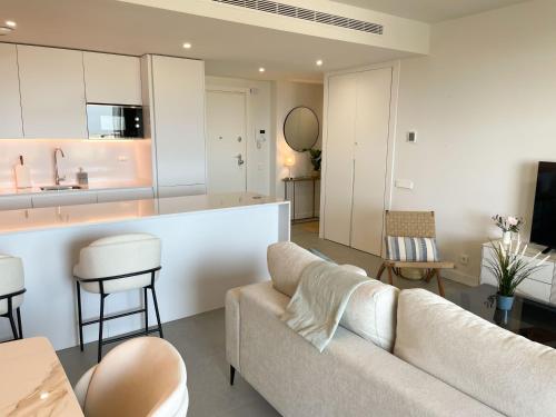 2 Bed Luxury Apartment - Sea views, Parking, Spa, 5 min to Beach next to Calanova Golf