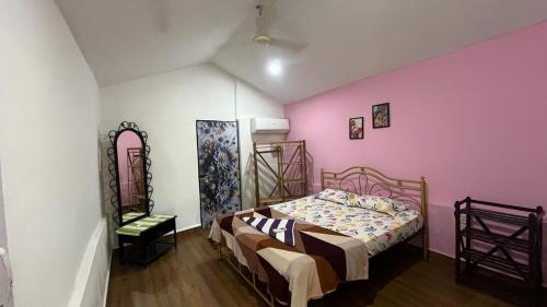 En eller flere senge i et værelse på Nature of Arambol