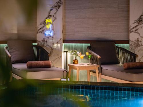 HOTEL du LAC SIGNATURE — Swimming pool