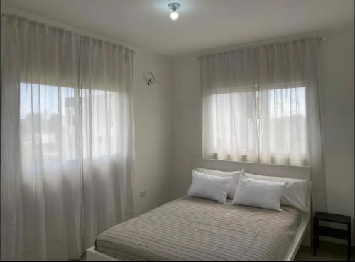Letto o letti in una camera di Fully furnished 2 bedroom appart