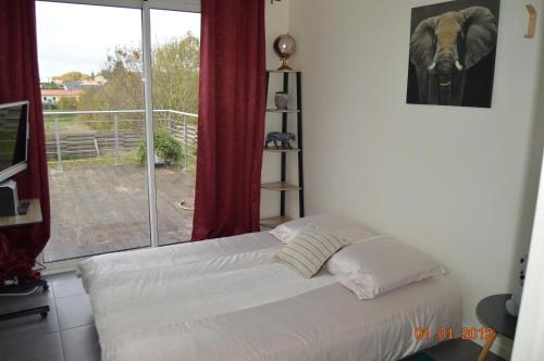 Postel nebo postele na pokoji v ubytování 10 min from Futuroscope, contemporary villa!