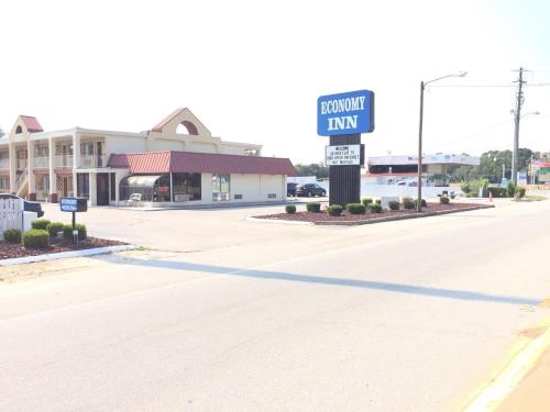 an empty street in front of a store at Economy Inn Dillon in Dillon