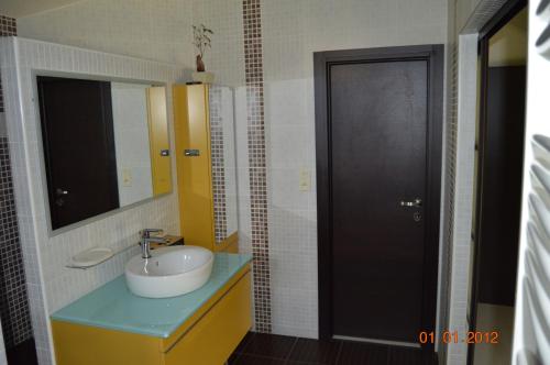 Koupelna v ubytování 10 min from Futuroscope, contemporary villa!