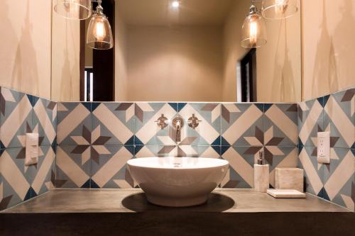 Un baño de Malibu Popoyo