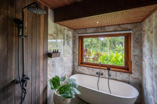 Koupelna v ubytování Emana Abian Taksu