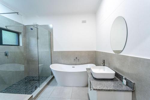 Et badeværelse på Mopani Lodge Victoria Falls