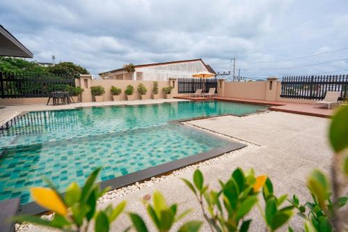 a swimming pool on top of a building at Pink Residence Chalong in Ban Bang Chak