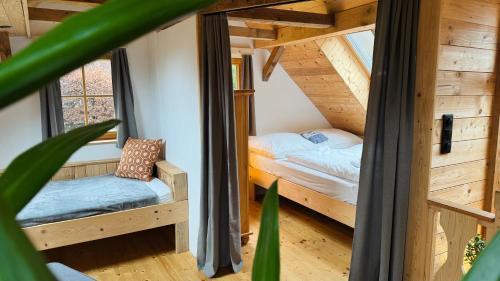 a room with a bunk bed in a wooden house at Rodlhaus GruBÄR - Rodltal-Huetten in Maierleiten