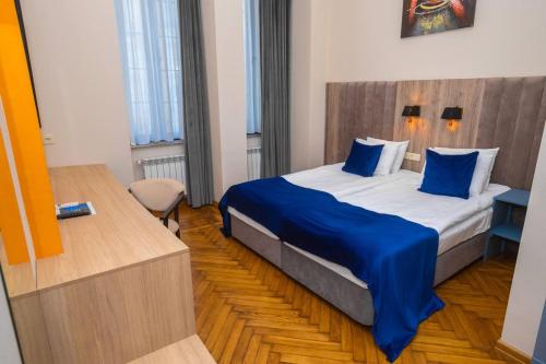 Postel nebo postele na pokoji v ubytování RBH Studios