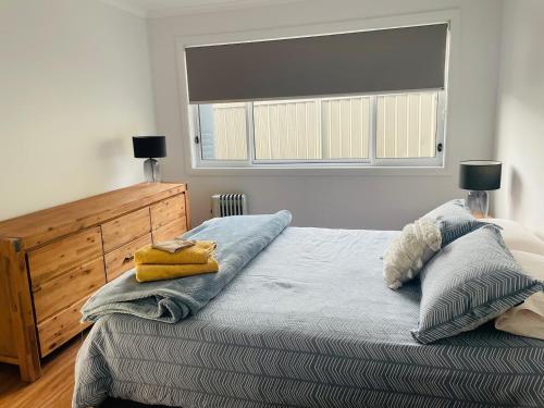 Postel nebo postele na pokoji v ubytování NEW 2 bed, 2 bath - spacious & stylish Cottage